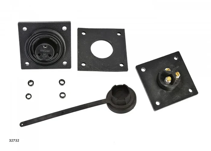 3-Pole Socket with Cap